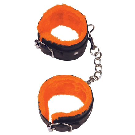 Orange is The New Black, Love cuffs wrist (poignets)